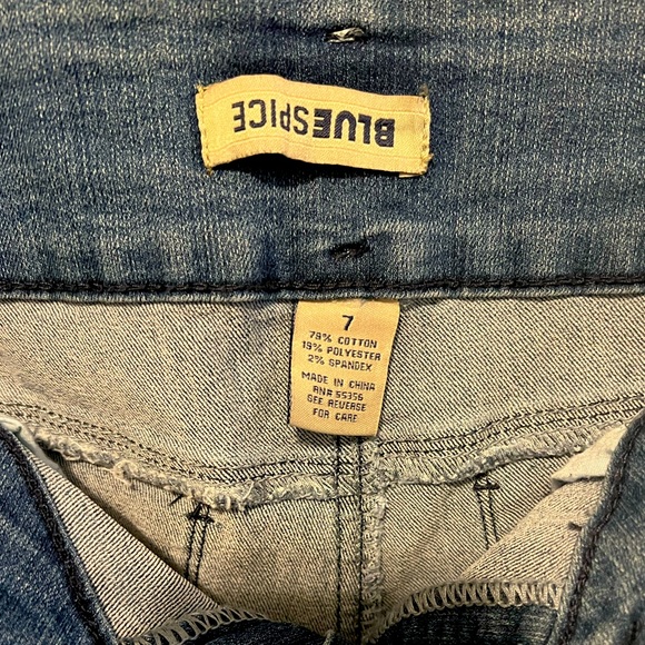 Junior’s High Rise Jean Shorts - Picture 3 of 3